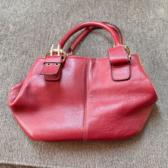 Tignanello Red Leather Shoulder Hobo Bag with inside chain print - Picture 2 of 8